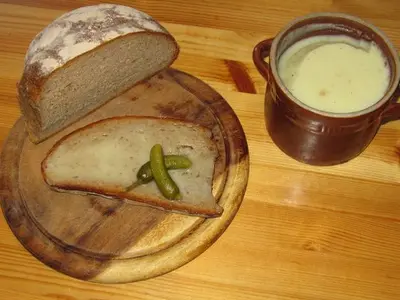 Wiejski stół na weselu
